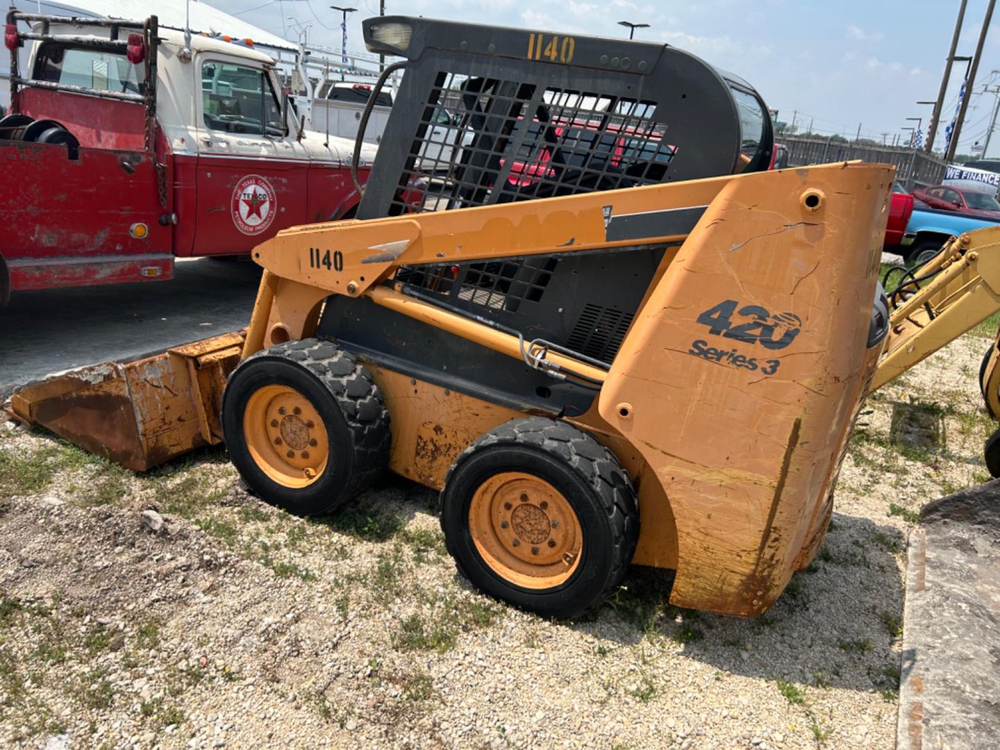 2009 Yellow Case 420 series 3 (NAM413641) , located at 1687 Business 35 S, New Braunfels, TX, 78130, (830) 625-7159, 29.655487, -98.051491 - Photo#1